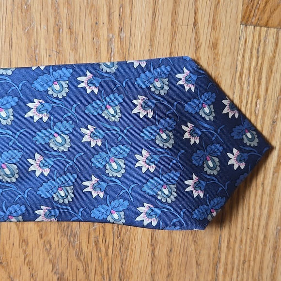 Hermes 100% silk blue floral print 7259 MA tie
